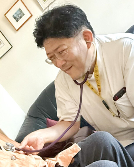 訪問診療をしている様子